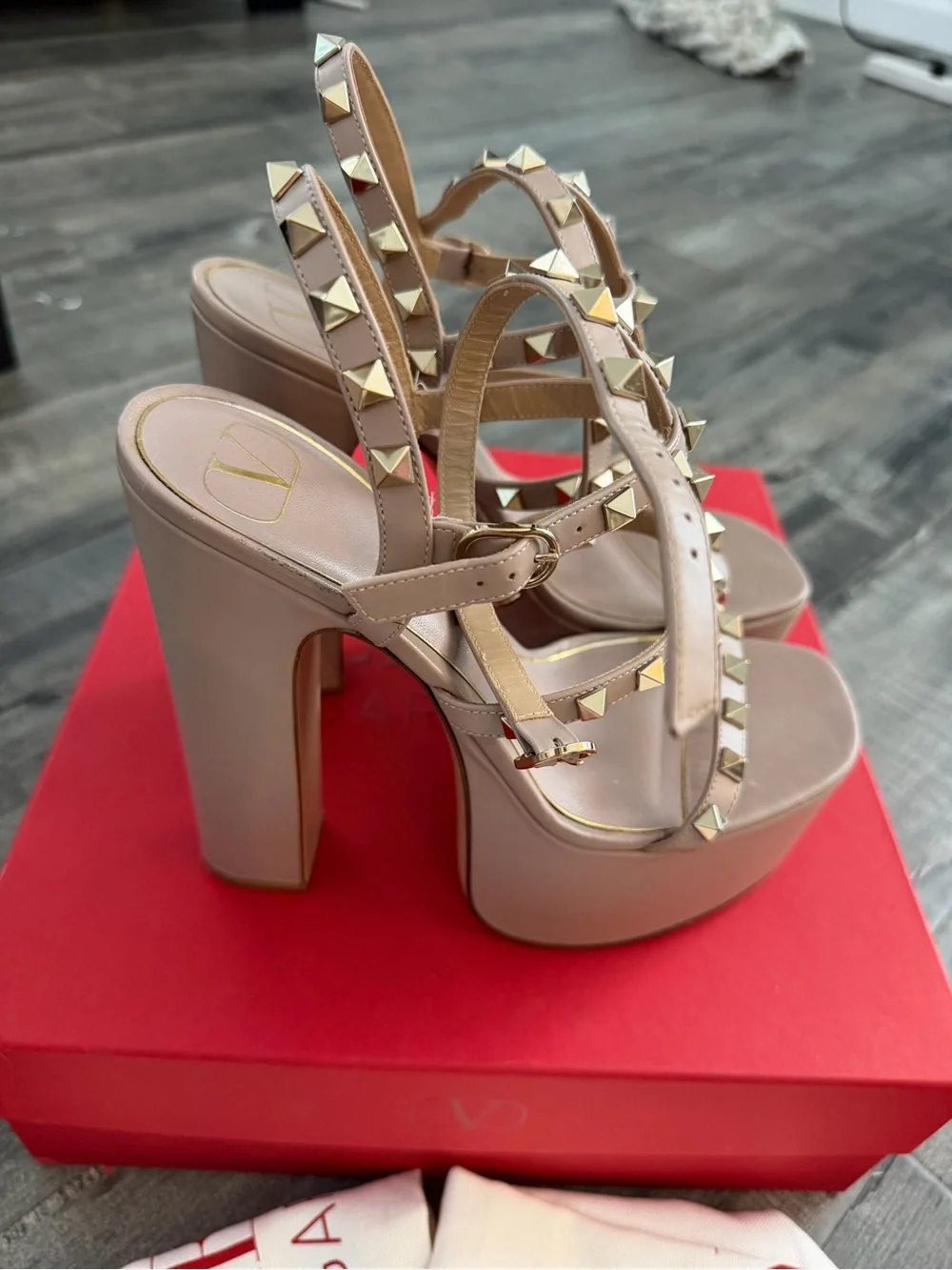 Valentino excellent pre